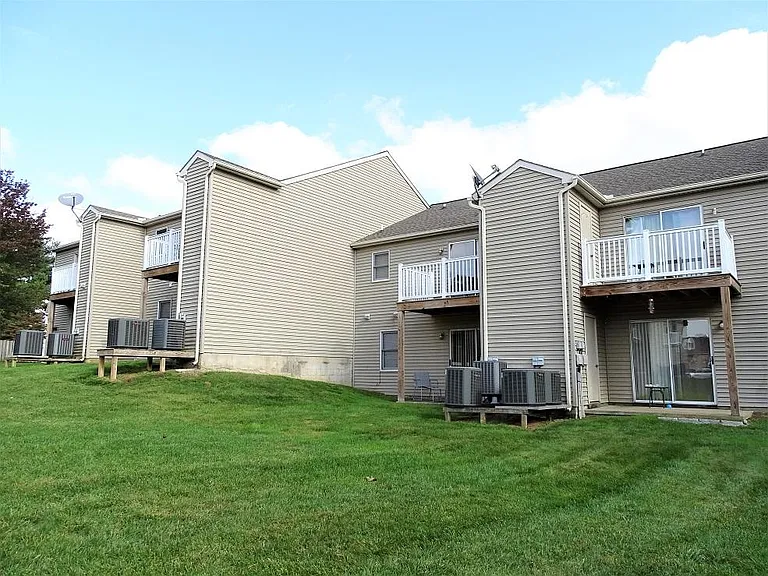 79 Hilldale Dr — Photo 3