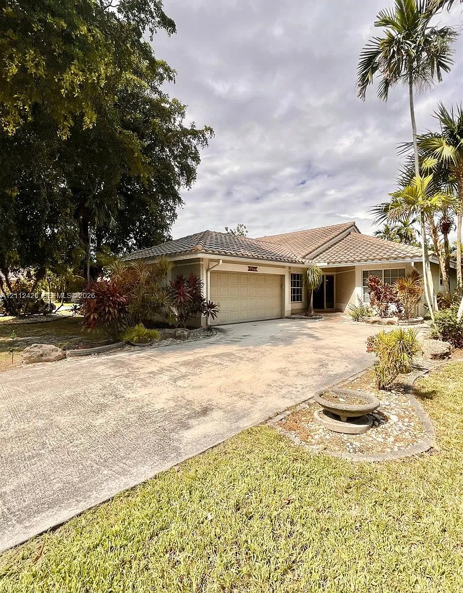 Coral Springs Village — Photo 1