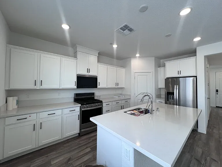 1910 Brunel St — Photo 1