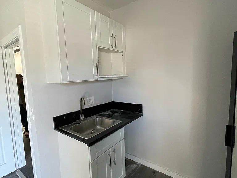 200 W Grand Ave #2 — Photo 5