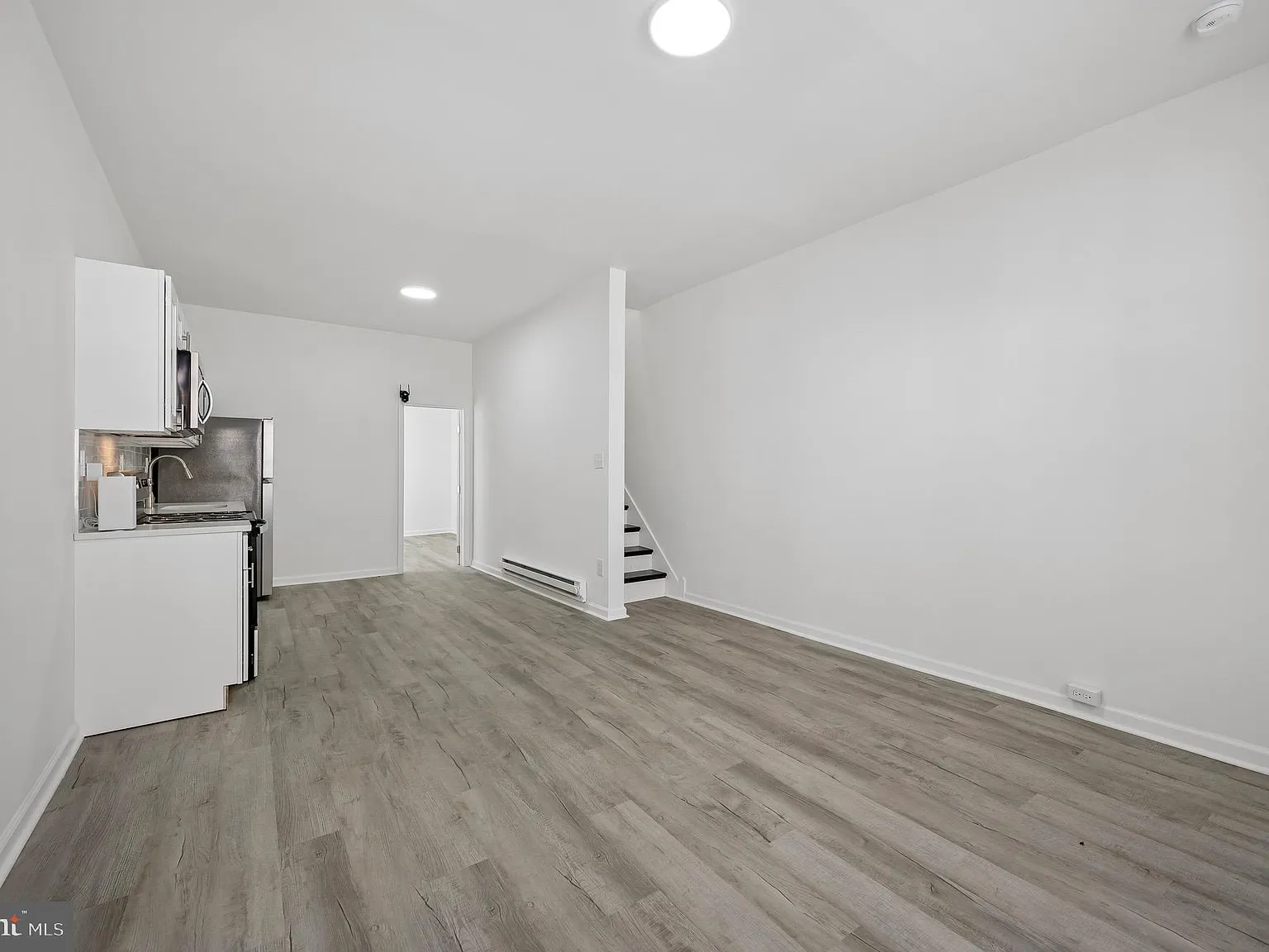 4 bed, 1.0 bath, 1024 sqft, $1,375 — Photo 2