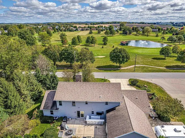 1813 COUNTRY CLUB Road, Stoughton, WI 53589