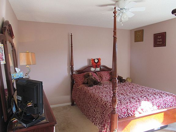 5th image of 1899 Vale Dr