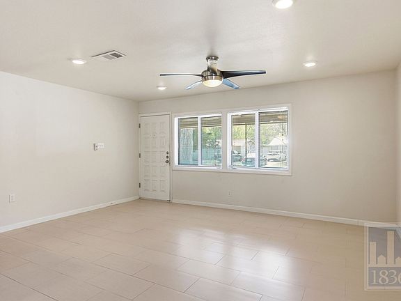 3rd image of 1510 Suffolk Dr