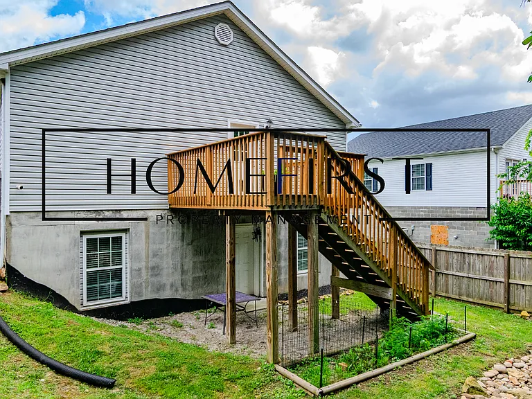 112 Newport Ln — Photo 43