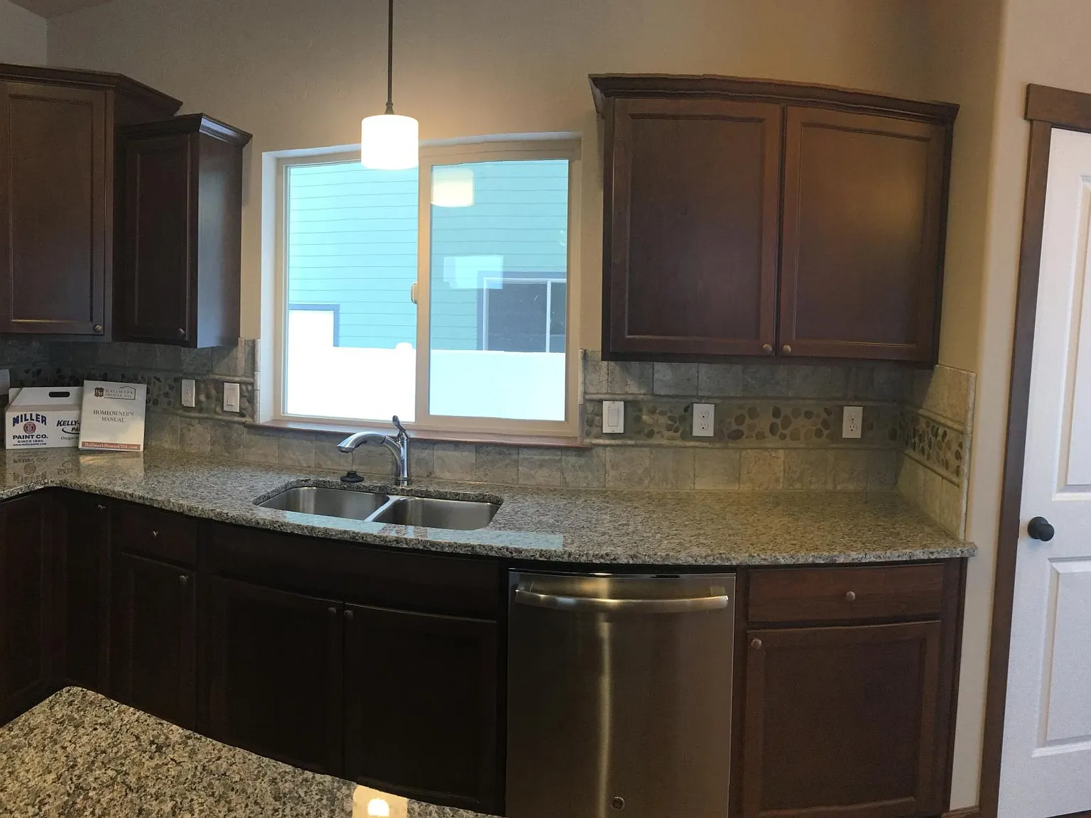 3 bed, 2.5 bath, 1800 sqft, $2,685 — Photo 4