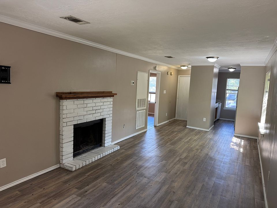 1st image of 2405 Long Dr #A