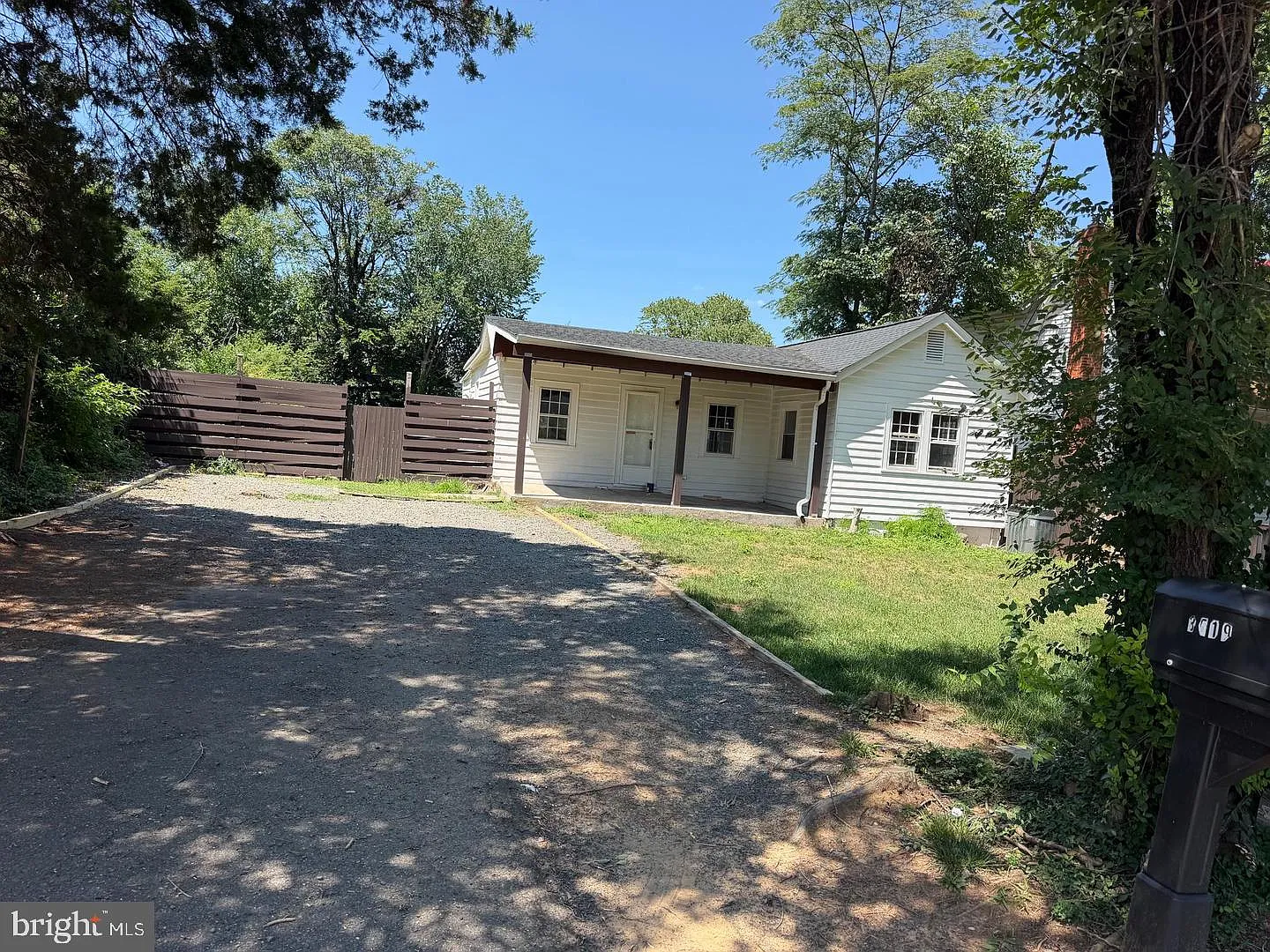 3 bed, 2.0 bath, 990 sqft, $3,200 — Photo 3