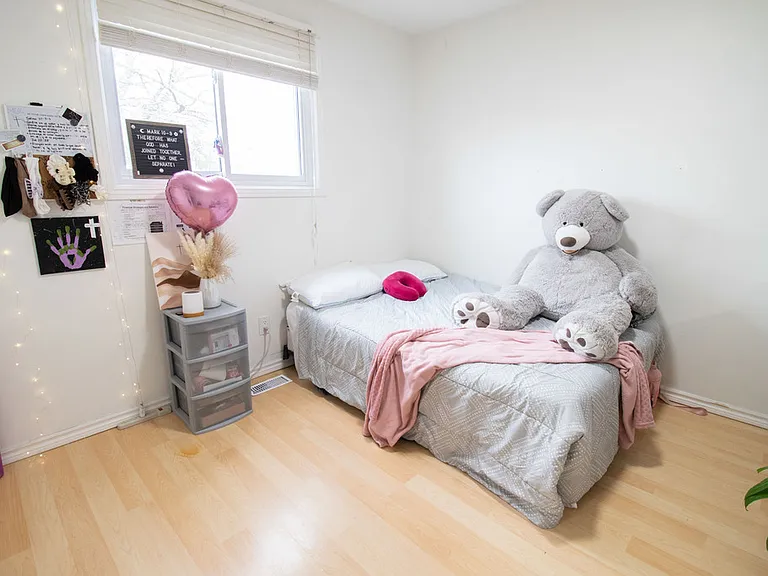 5 Alexandra Blvd — Photo 10