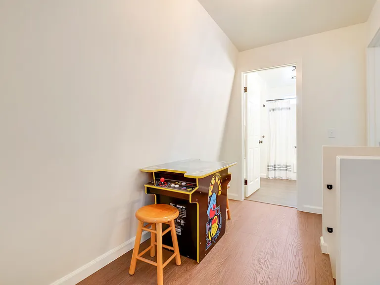 692 Santa Barbara Ave — Photo 24