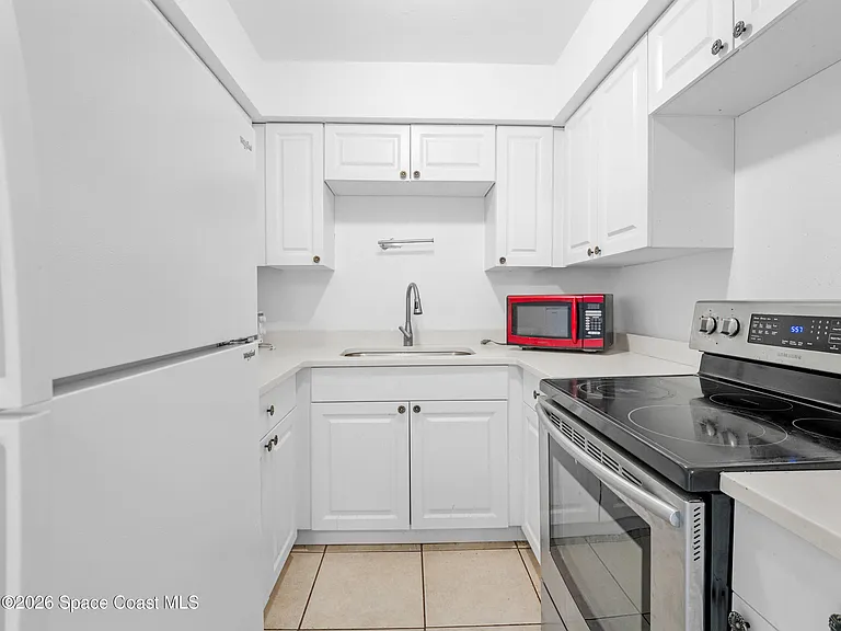 89 NW Irwin Ave #7 — Photo 6