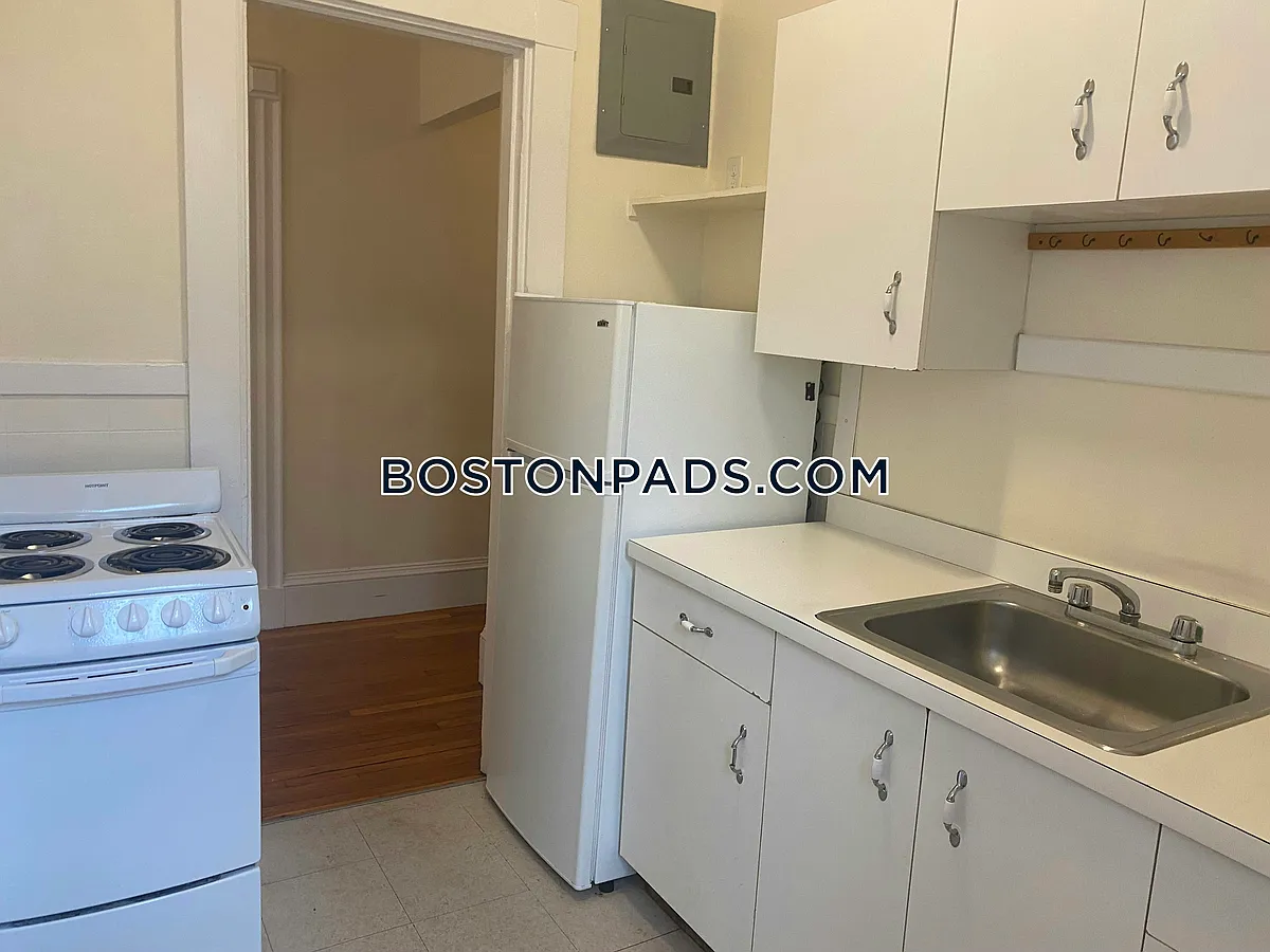 Building Photo - 504 Beacon St #23
