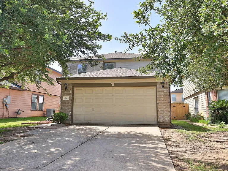 15422 Ferness Ln — Photo 2