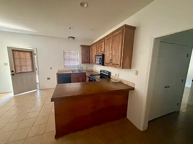 570 Dublin Ave — Photo 4