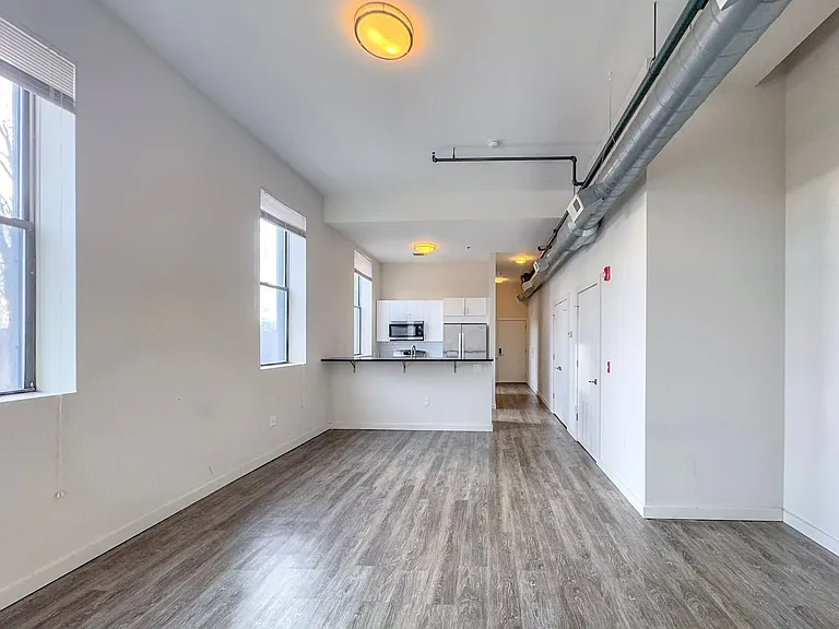 1435 State St — Photo 14