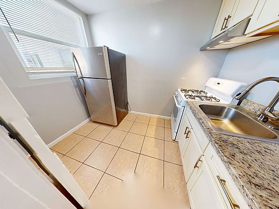 4th image of 3010 Adeline St APT 206