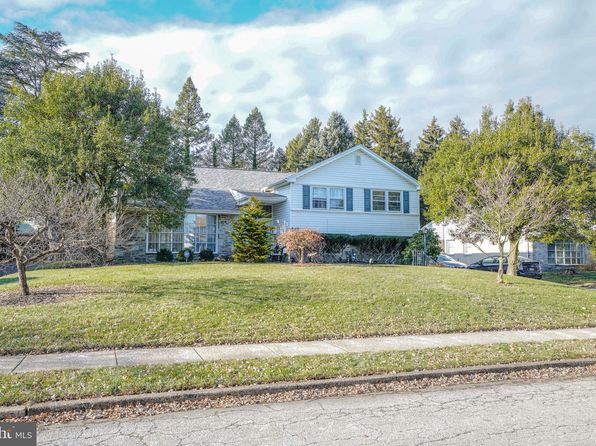 245 Barclay Cir