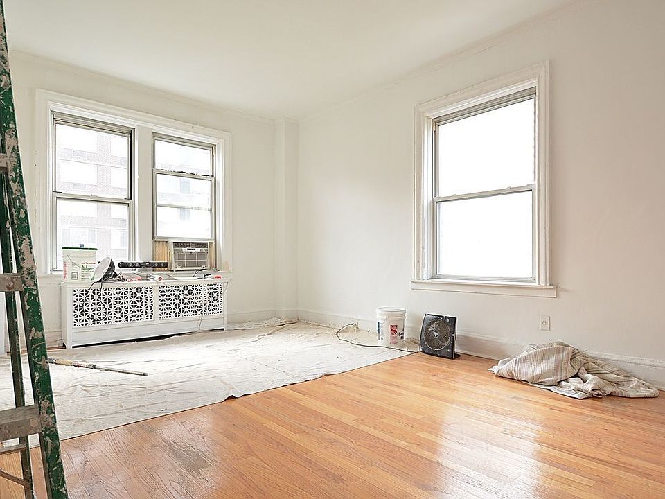 2nd image of 200 W 70th St APT 16L1