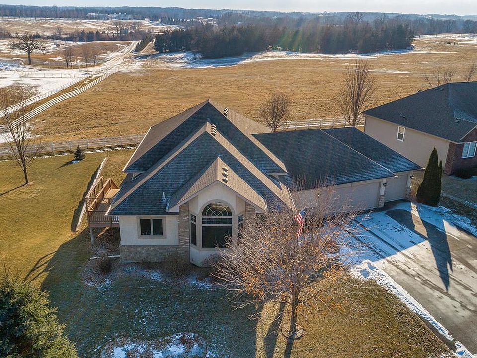 1st image of 928 Arabian Dr