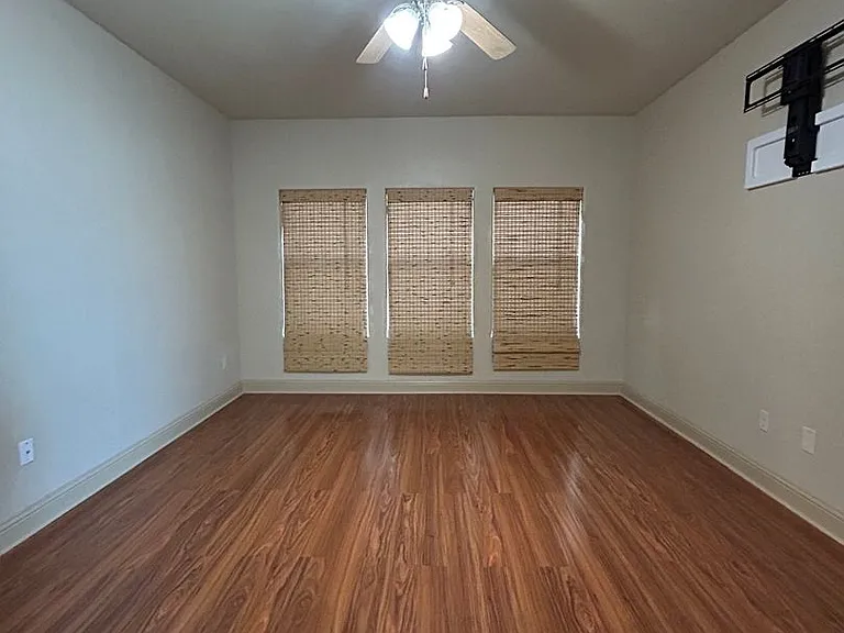 3900 Roma St — Photo 13