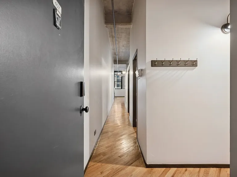 843 W Adams St #407 — Photo 22