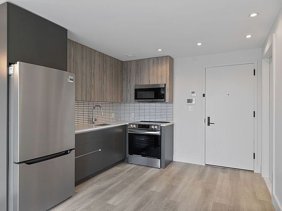 4th image of 2605 Snyder Ave #5M