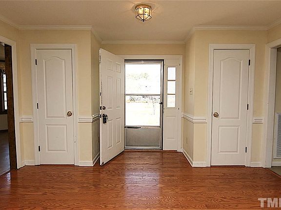 3rd image of 304 Trappers Wood Dr