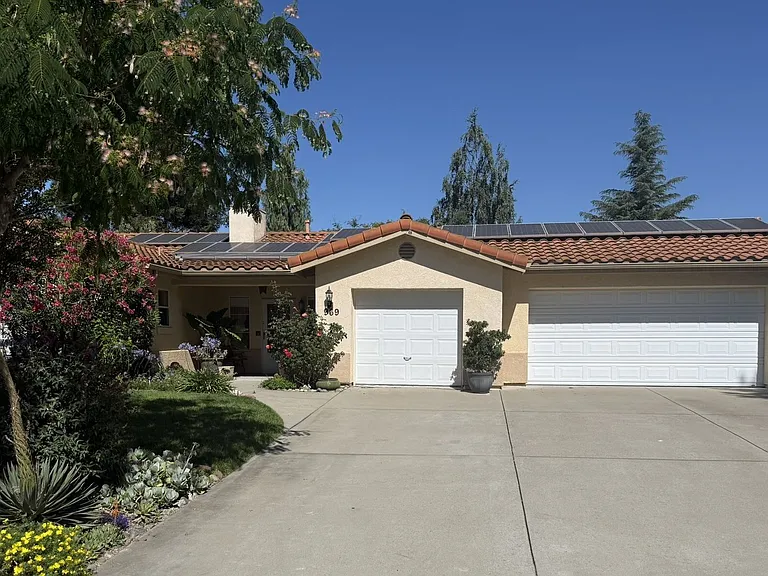 969 Vintage Way — Photo 1