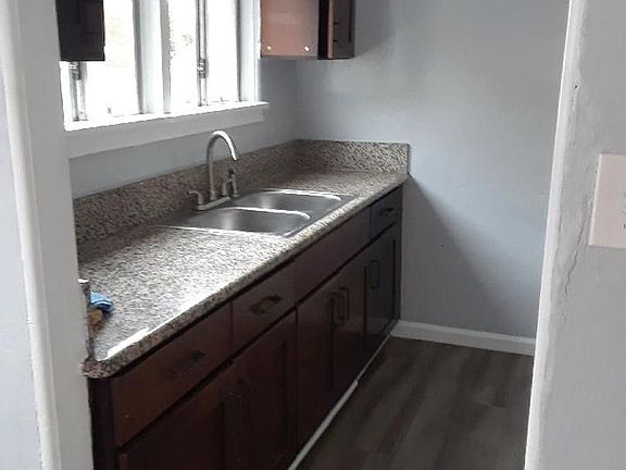 4th image of 3536 1/2 E 52nd St