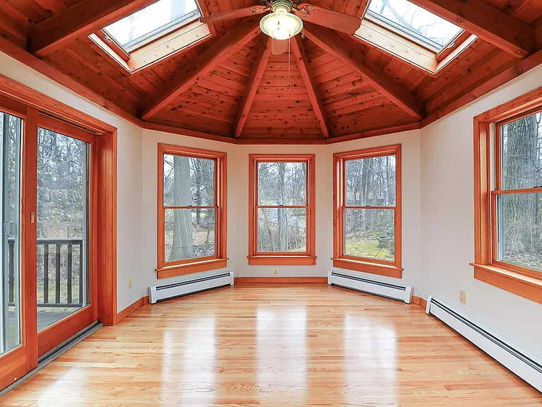 142 Elmwood Ave — Photo 12