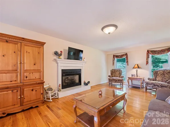 831 Red Bank Rd, Waynesville, NC 28786