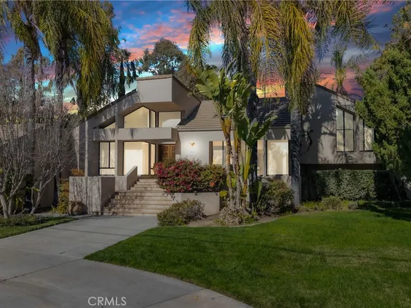 1204 W Sunset Dr S, Redlands, CA 92373