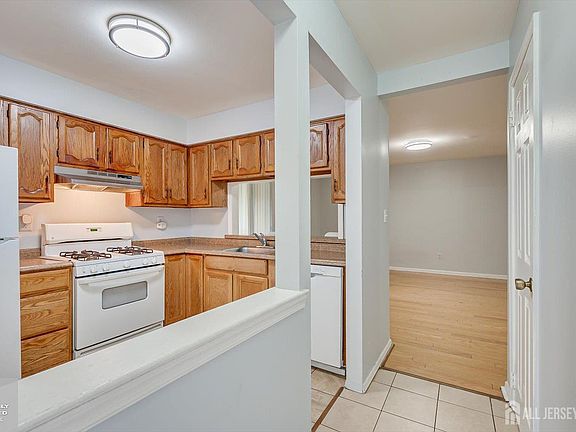 4th image of 503 Woodbridge Commons Way