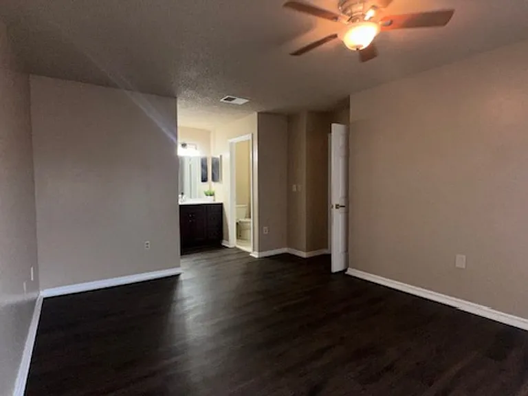 507 Hunter Cir — Photo 11