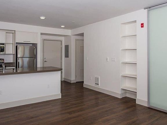 3rd image of 606 Burwell St APT 311
