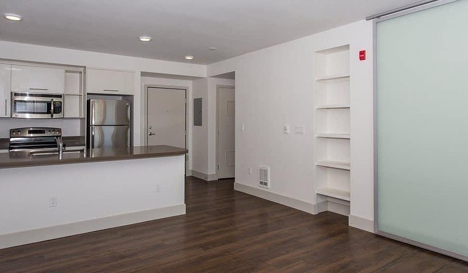 1st image of 606 Burwell St APT 405