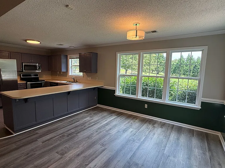 4370 Fellows Ln — Photo 4