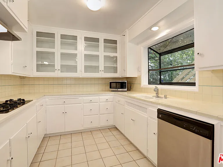 11901 W Sunset Blvd #104 — Photo 10