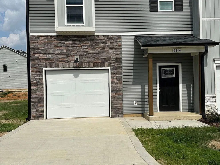 928 Kingscote Dr — Photo 10