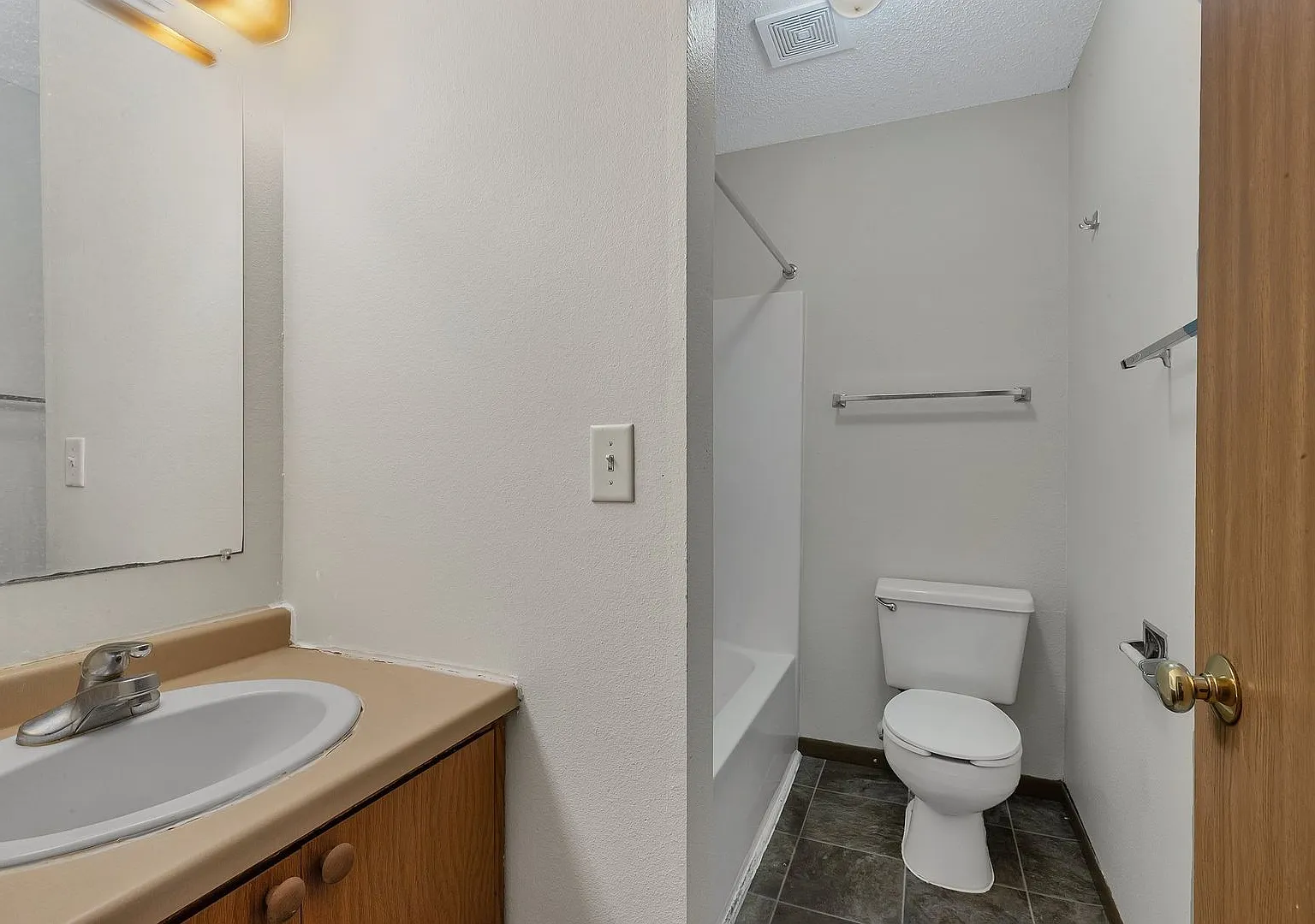 131 E Cedar St — Photo 4
