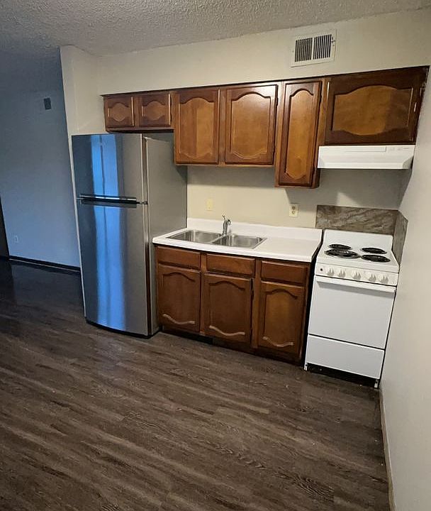 2nd image of 130 Sherwood Ct APT 4
