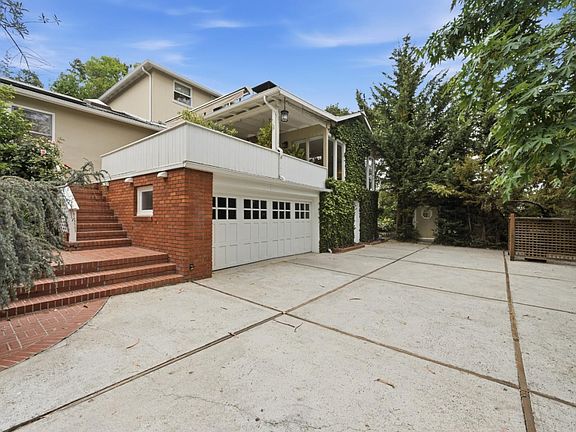 4th image of 1700 Pine Knoll Dr