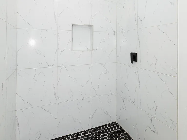 423 W Schunior St #1 — Photo 12