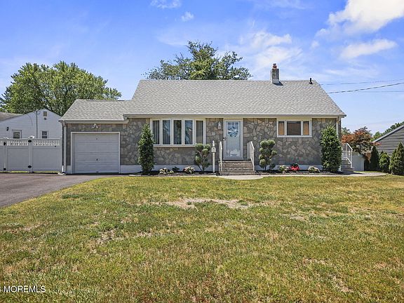 3rd image of 10 Rosemary Drive