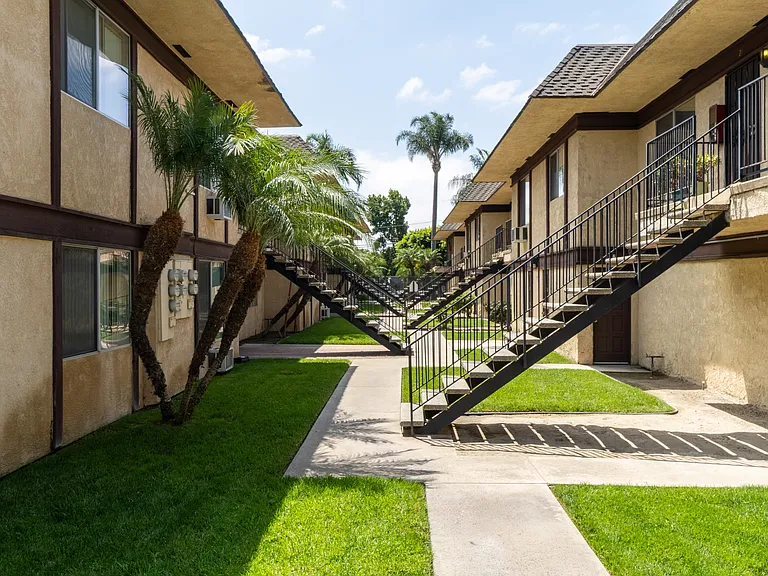 3523 W Savanna St — Photo 10
