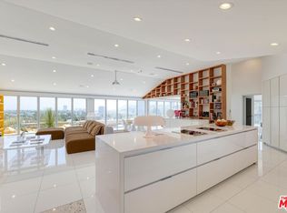 11001 Wrightwood Pl, Studio City, CA 91604
