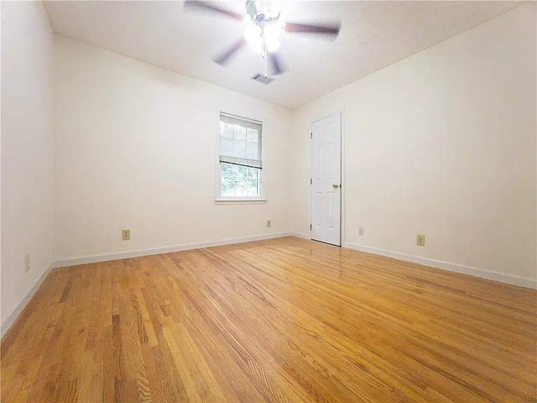 965 Millbrook Ct — Photo 24