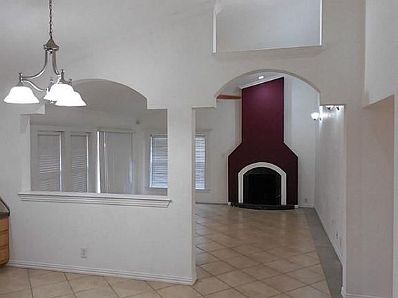 3rd image of 905 Palos Verdes St