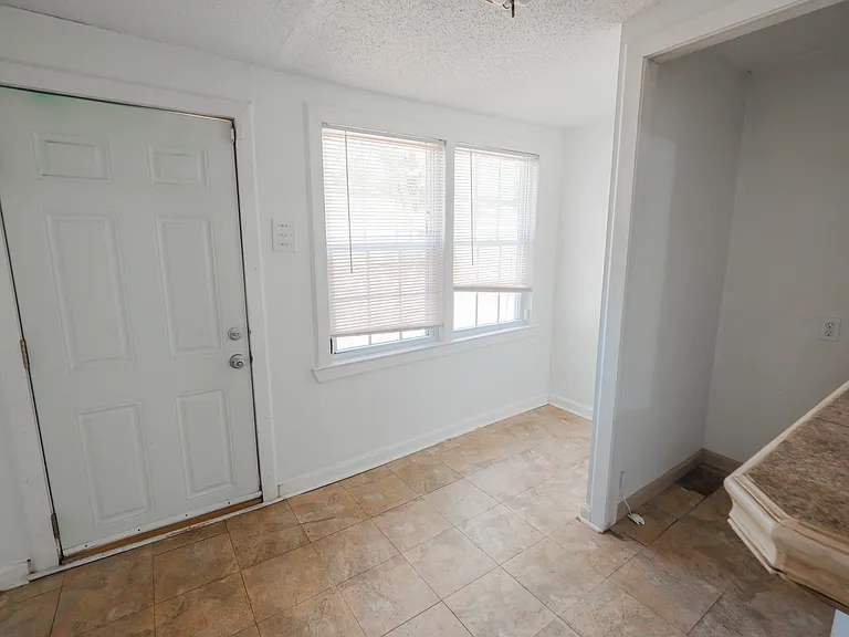 3900 Dexter Ave — Photo 8