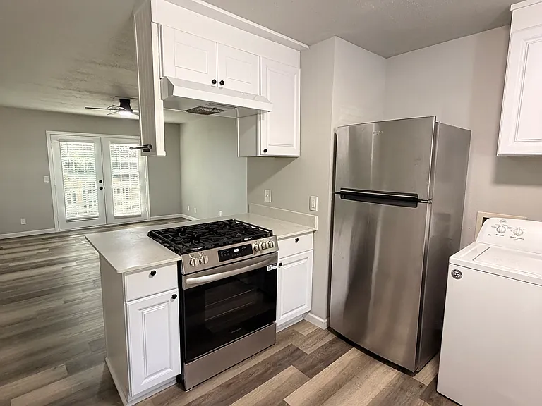 501 W Spruce St #501 — Photo 4